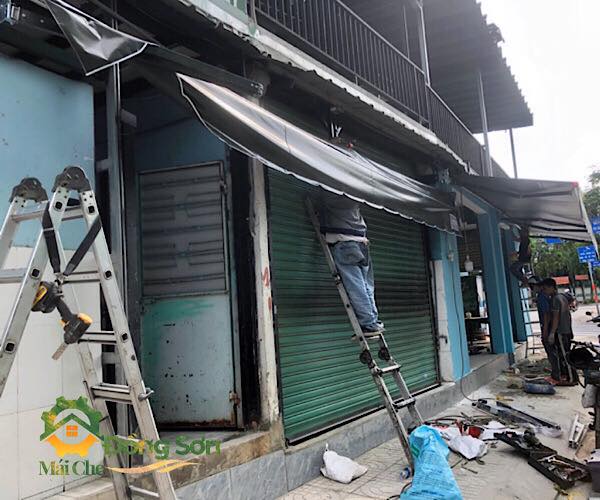 thay bạt mái hiên di động quay tay